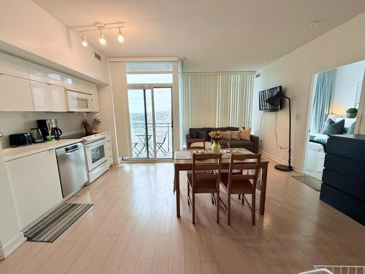 Downtown 1br Near Cn Tower -free Parking Apartment