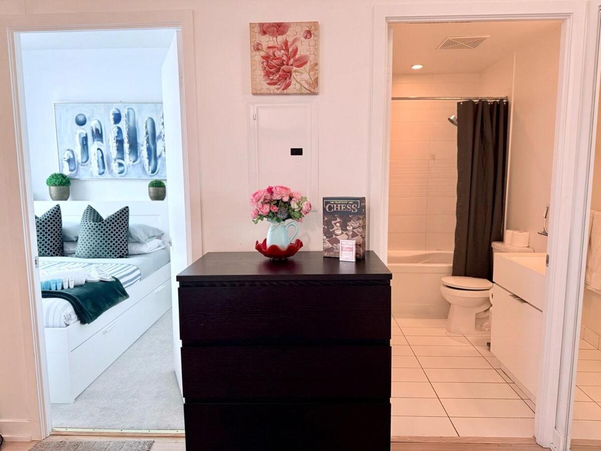 Downtown 1br Near Cn Tower -free Parking Apartment Toronto