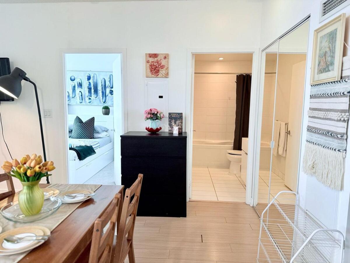 Apartment Downtown 1br Near Cn Tower -free Parking Toronto