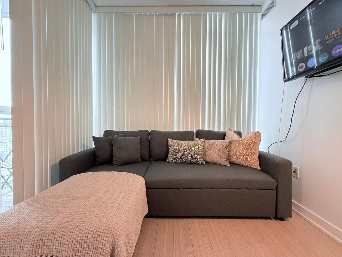 Apartment Downtown 1br Near Cn Tower -free Parking